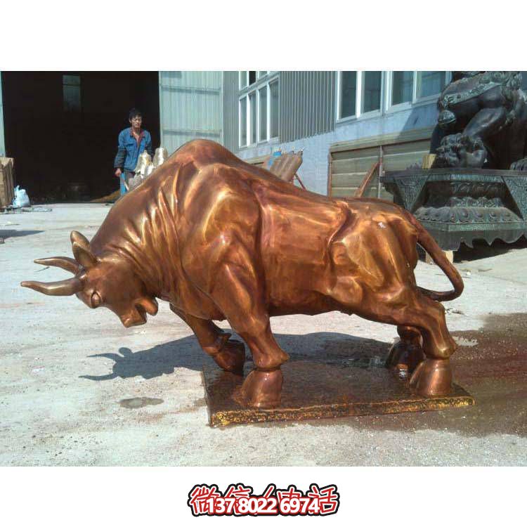 高雅精致的華爾街牛銅雕塑，點綴園林景觀