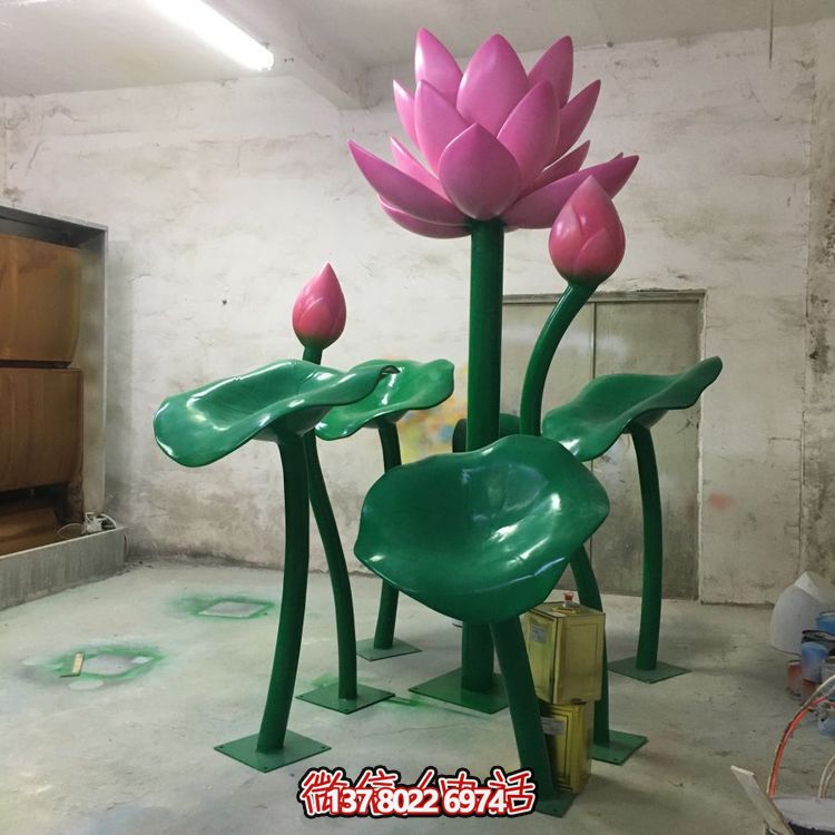 大型不銹鋼彩繪蓮花擺件，為游樂場、商場、戶外公園增色