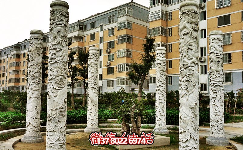 精美大理石浮雕龍柱，裝點小區花園