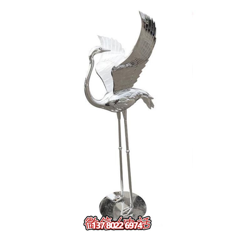鏡面不銹鋼仙鶴雕塑，質(zhì)樸自然，展翅回頭