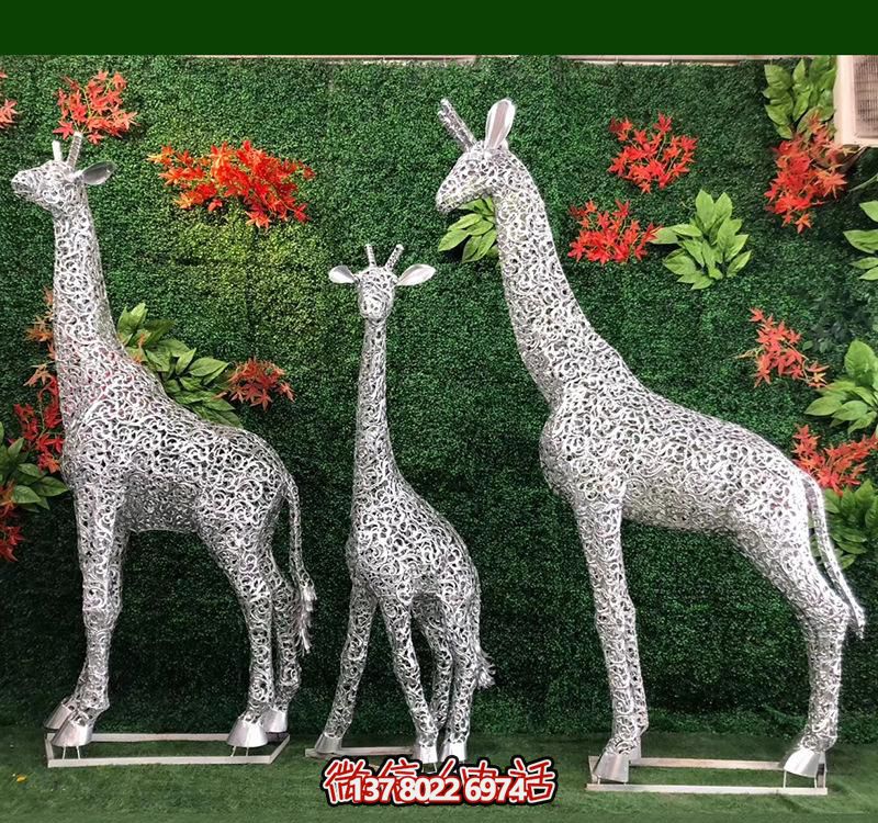 不銹鋼鏤空鐵藝大型室內景觀長頸鹿雕塑 不銹鋼鏤空鐵藝大型室內景觀長頸鹿雕塑