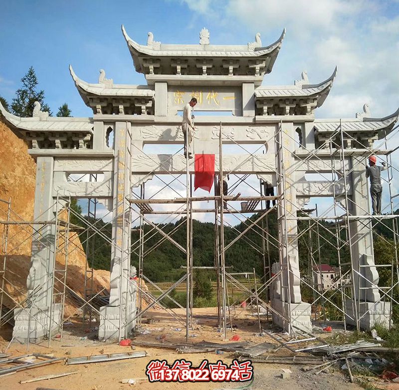 宗祠園林入口擺放石雕牌坊公園 宗祠園林入口擺放石雕牌坊公園